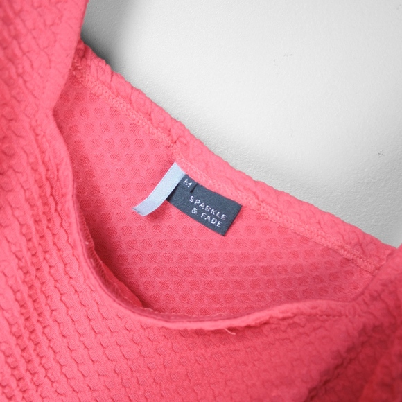 UO // Bodycon Cutout Crop Top - Picture 3 of 5